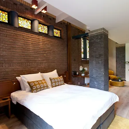 De Kerk دورويرتْ